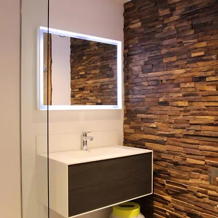 Eterlous - Location: Exceptionnel De 55 M2 Dans Le Centre, Renovation De Gamme Mae-9026 * Val Thorens